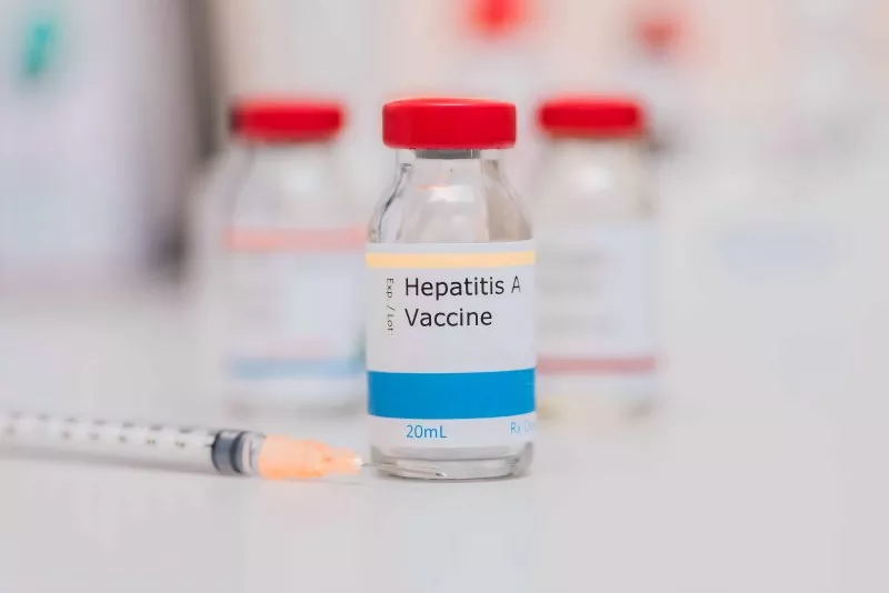Jak si vybrat mezi živými atenuovanými a inaktivovanými vakcínami proti hepatitidě A?